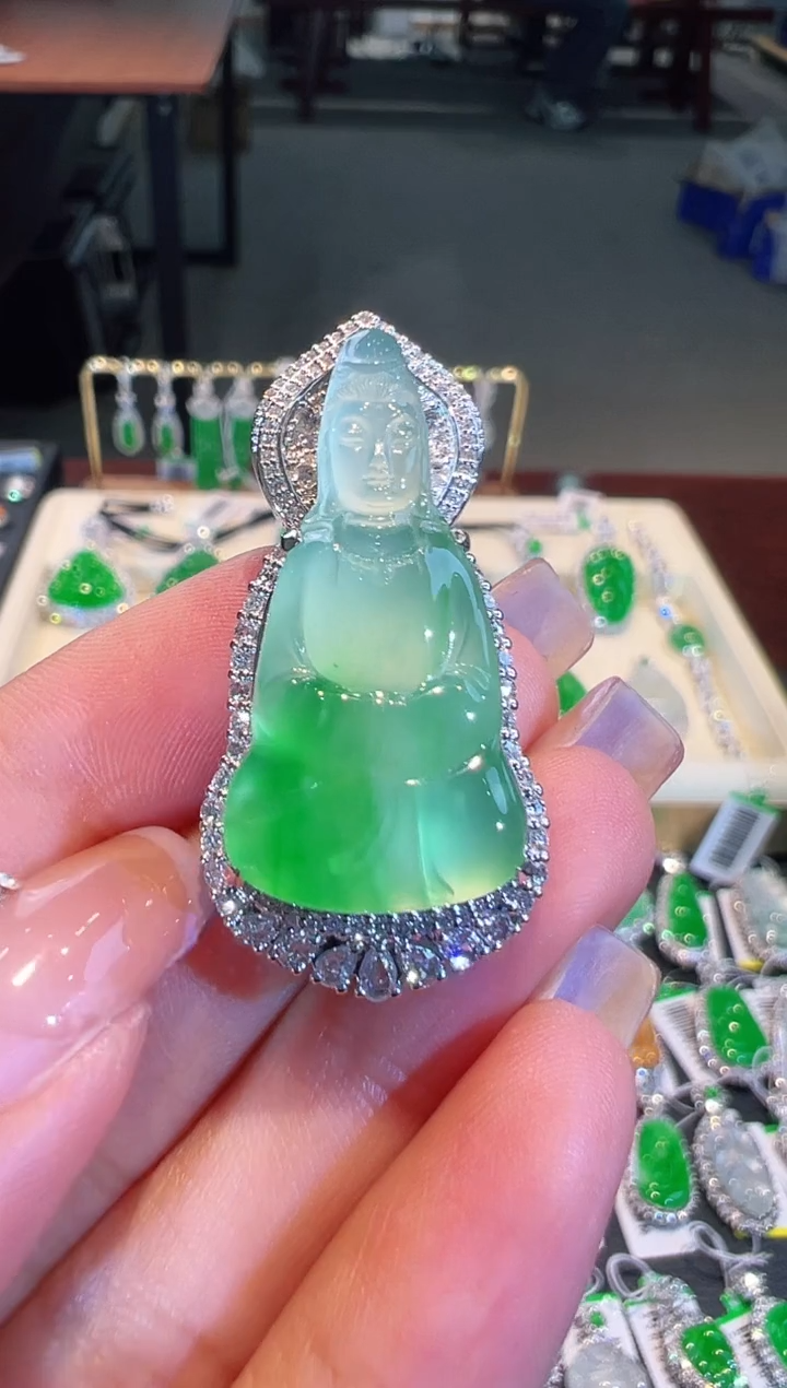 【闪购商品】翡翠吊坠(不含链)18K金镶嵌翡翠