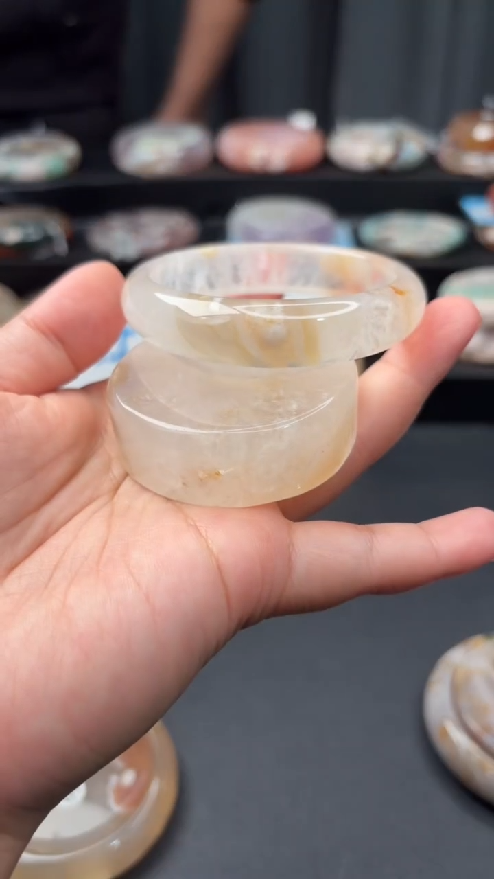 未镶嵌手镯石英质玉（55圈口）赠送镯心 无证书