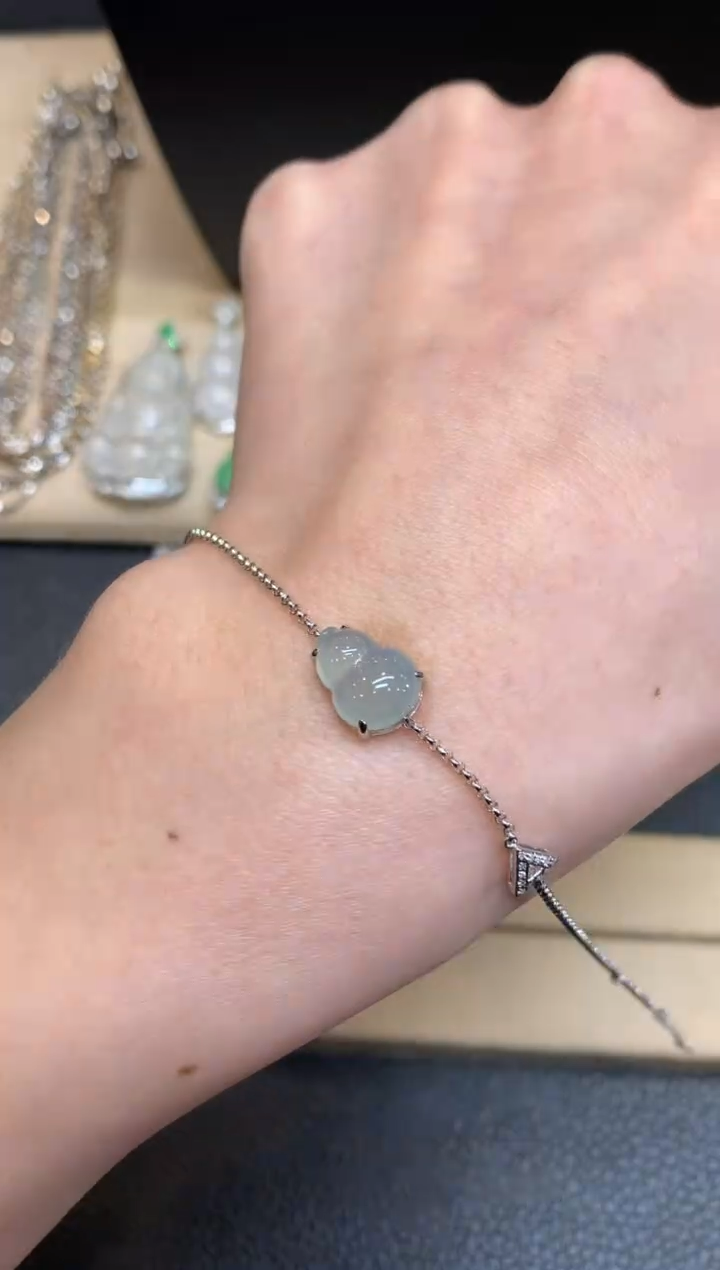 【闪购商品】翡翠手链18K金镶嵌葫芦【无服务费】