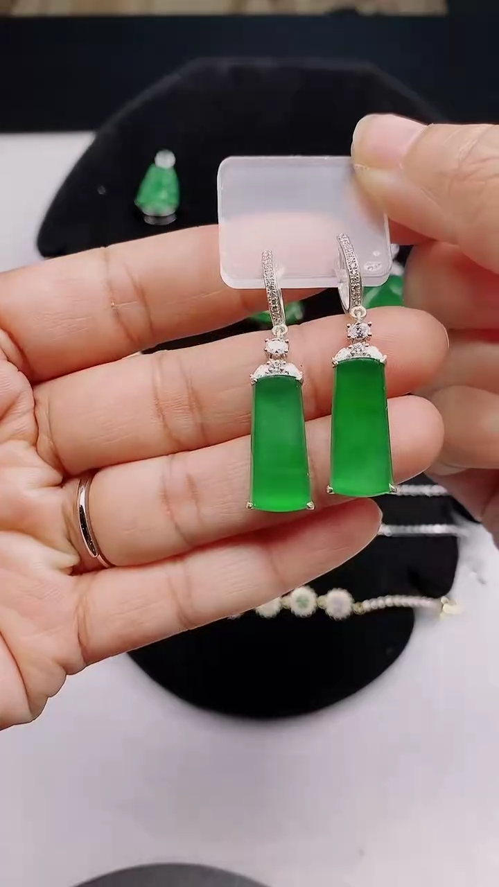 银S925镶嵌翡翠耳饰1         