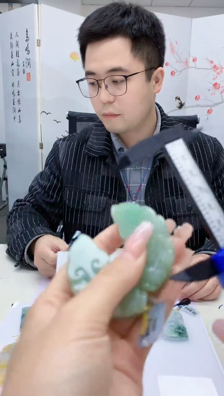【闪购商品】定制翡翠未镶嵌5153lr-毛货挂件