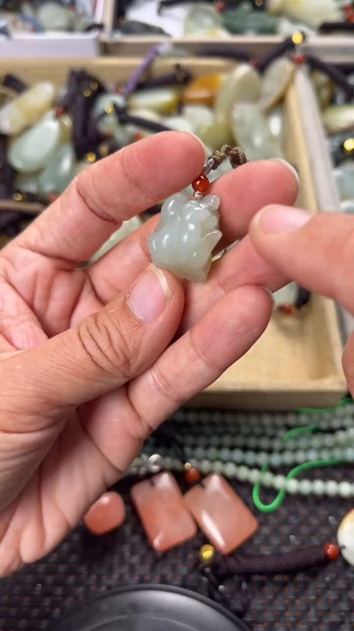 【闪购商品】和田玉颈饰未镶嵌多样性发货没有证书拍一发一有瑕