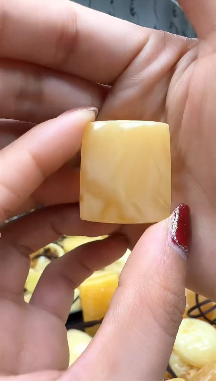 【闪购商品】琥珀裸石未镶嵌挂坠