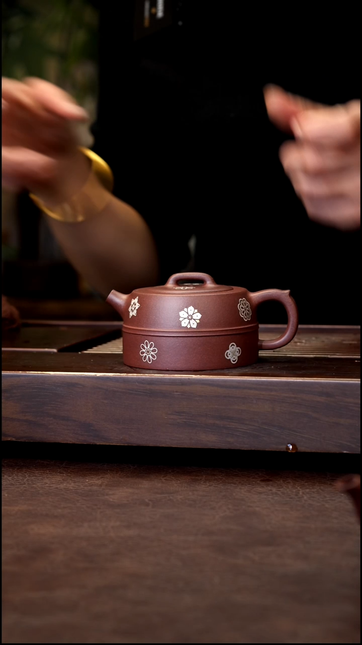 茶壶紫砂红皮龙描银小井栏150cc左右
