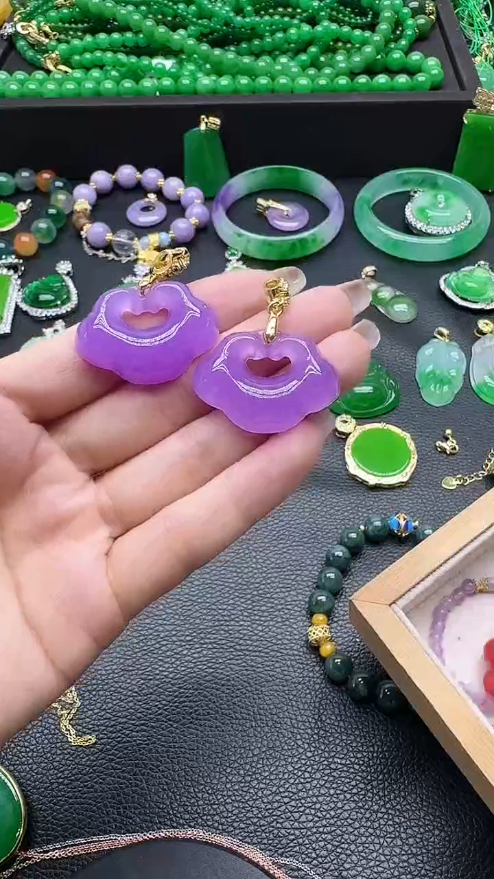 翡翠未镶嵌颈饰冰紫祥云