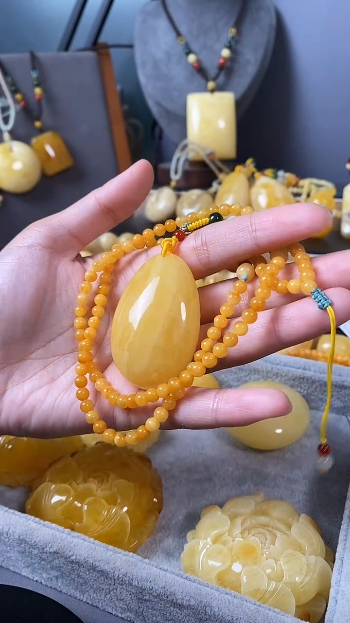 裸石琥珀未镶嵌水滴吊坠