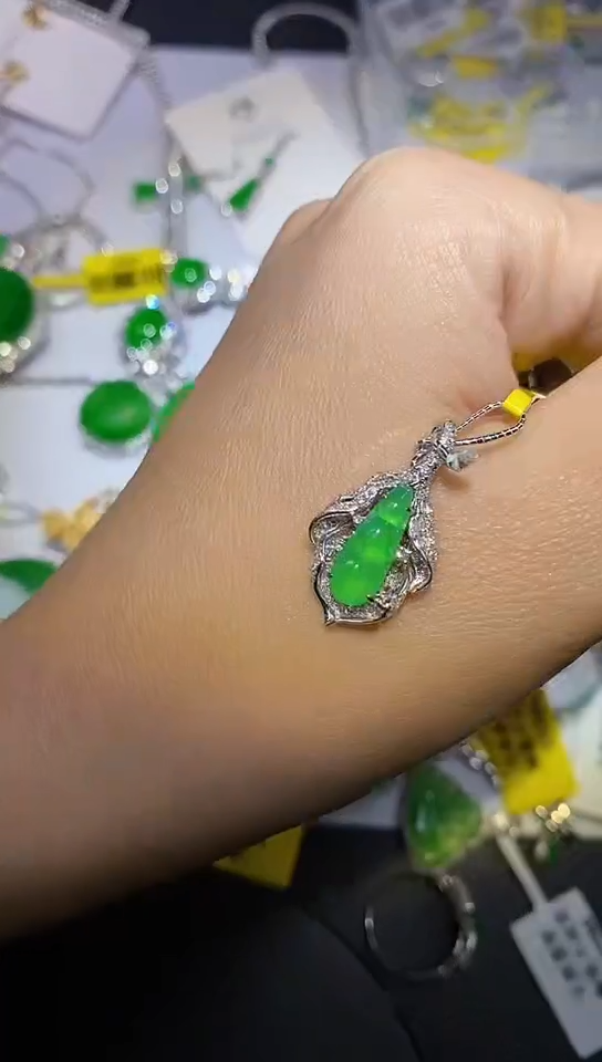 【闪购商品】翡翠颈饰18K金镶嵌18k金吊坠