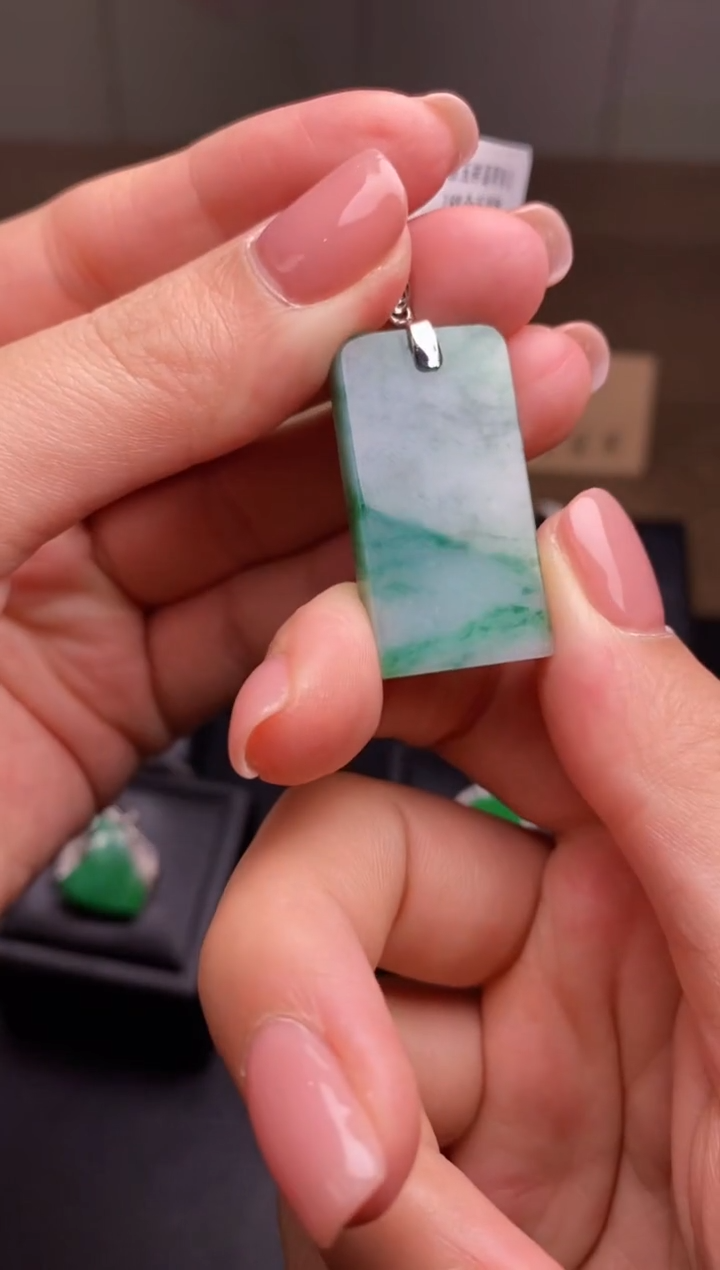 【闪购商品】翡翠颈饰18K金镶嵌翡翠