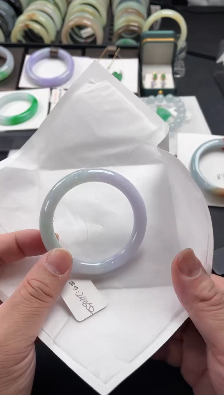 【闪购商品】翡翠手镯未镶嵌53圆条 有纹