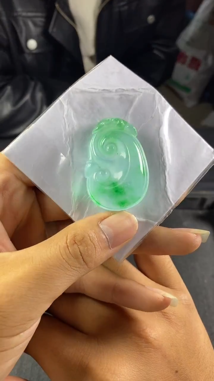 玉冰绿飘花大如意