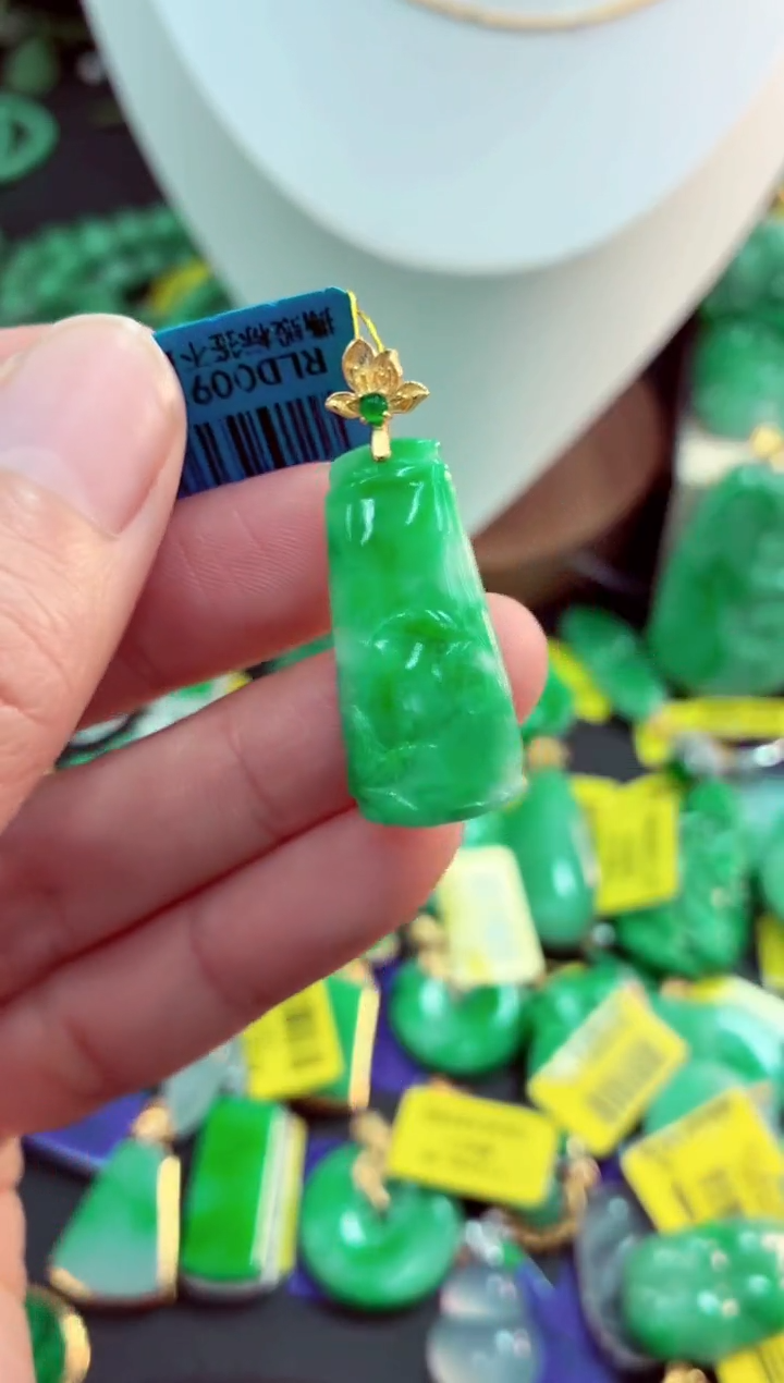 吊坠(不含链)未镶嵌翡翠天然缅甸翡翠A货