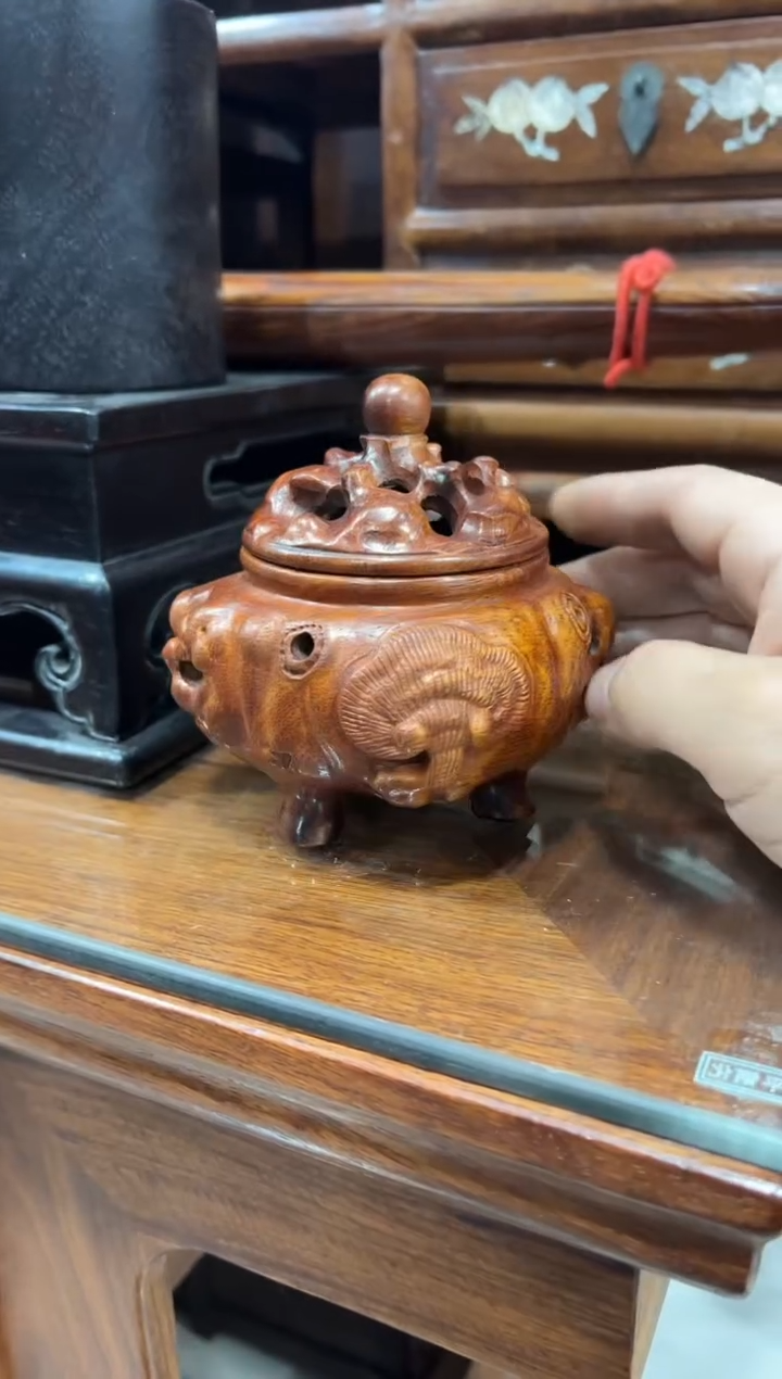 花梨木灵芝纹小香炉