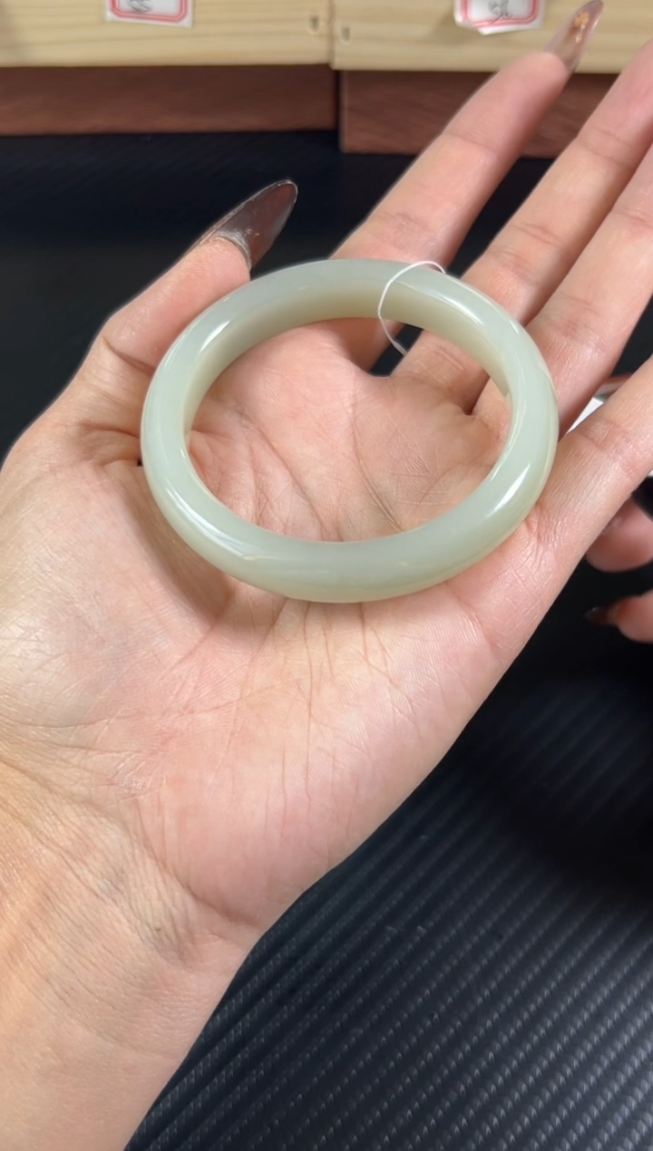 未镶嵌手镯和田玉?***_且末近矿微色差56+sk