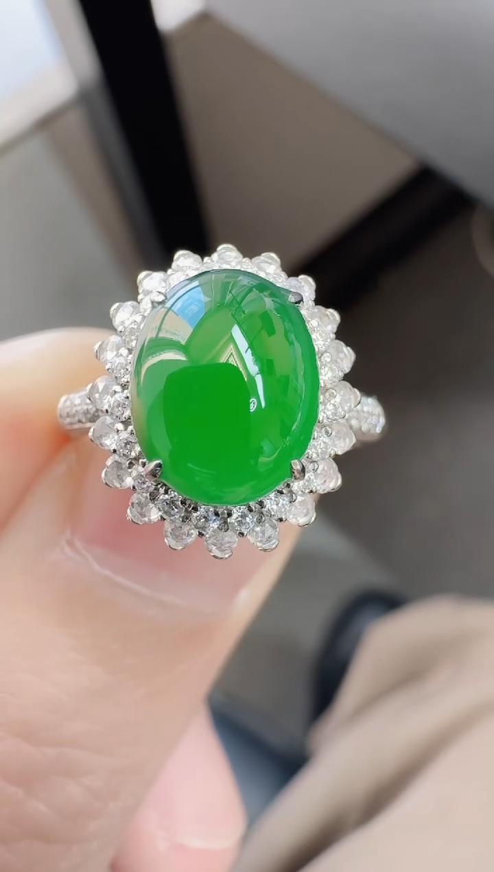 18K金镶嵌戒指翡翠寄售回流，24小时鉴赏期