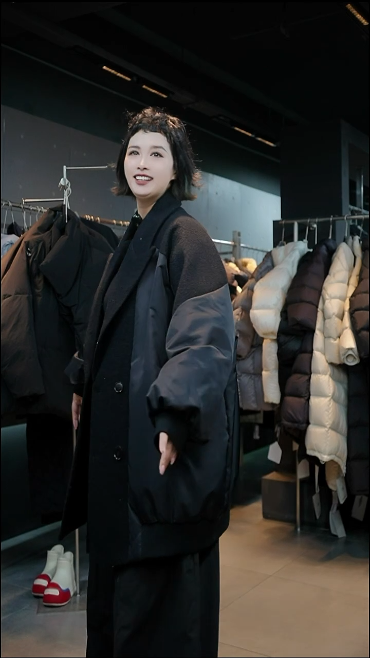 黑色鹅绒外套黑色鹅绒外套