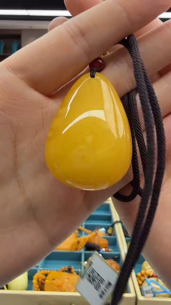 琥珀颈饰未镶嵌356秒拍号 假一罚三 