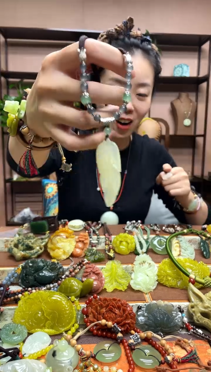 未镶嵌岫玉吊坠·