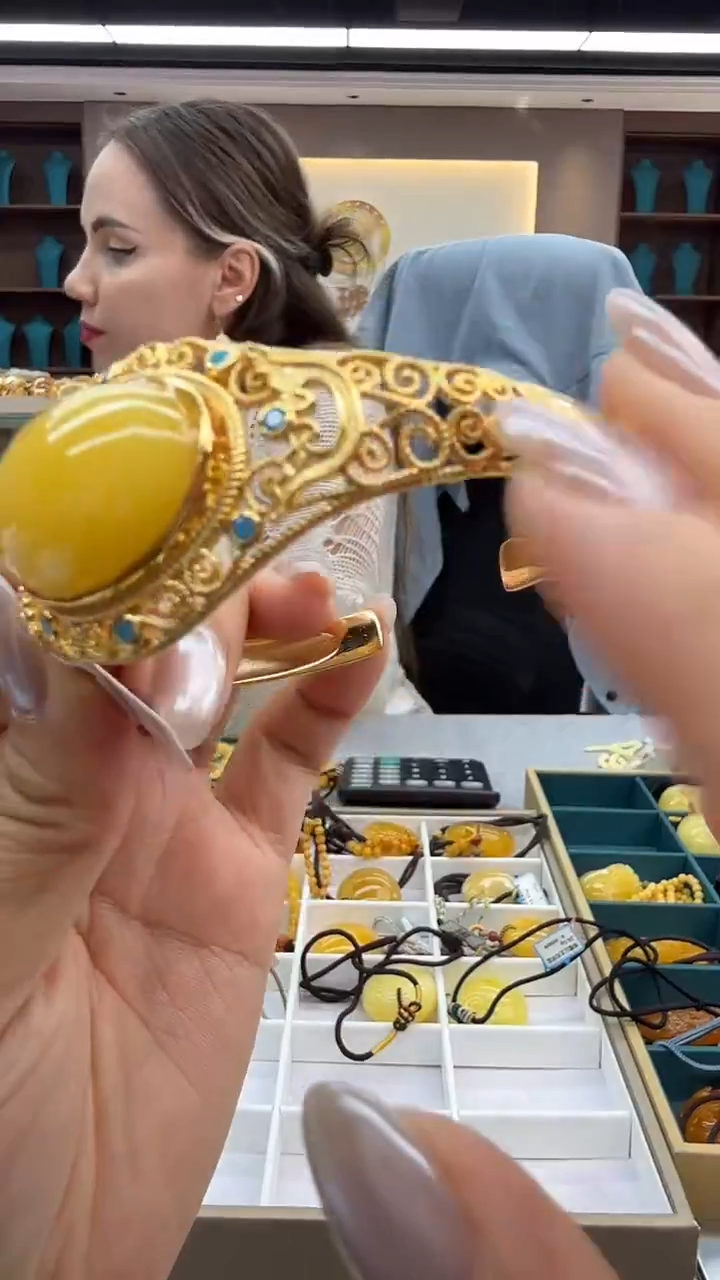 未镶嵌琥珀手镯246秒拍号 假一罚三 