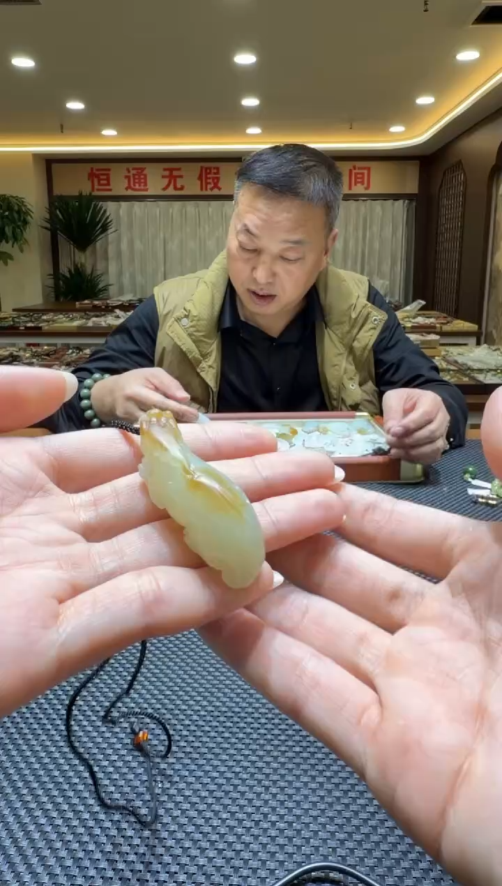 颈饰未镶嵌和田玉挂件