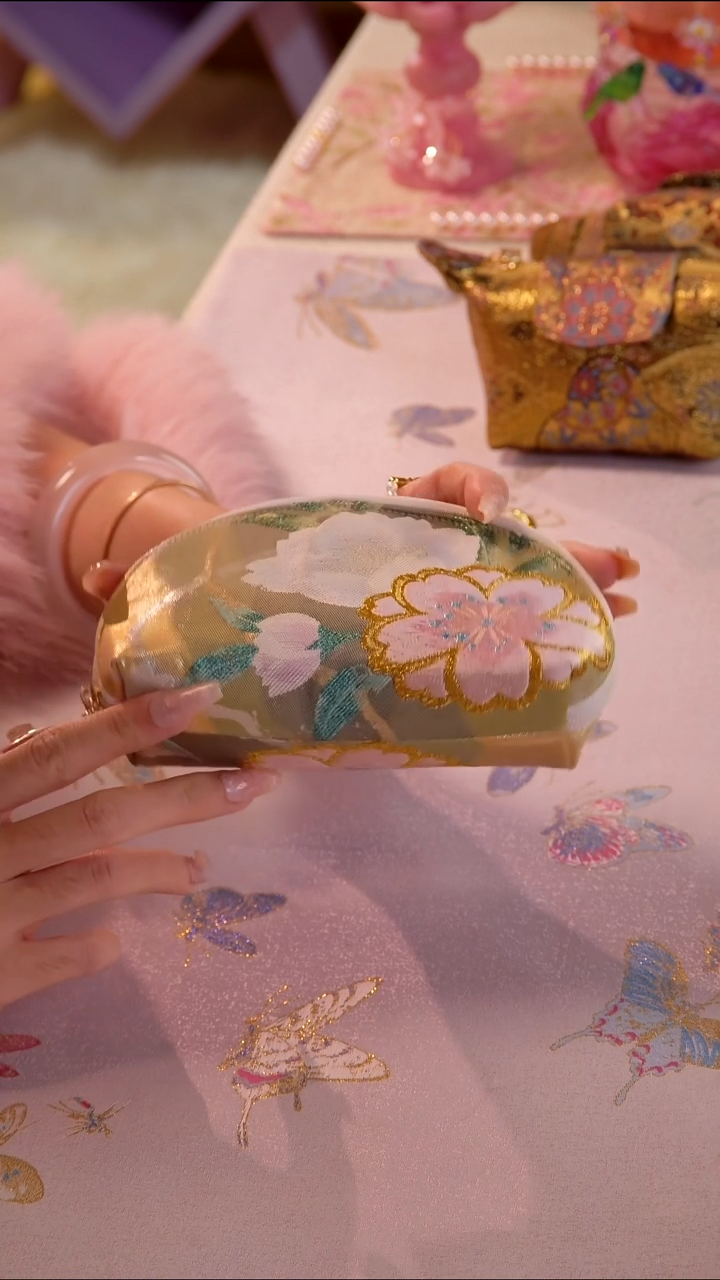 非遗西阵织 如图所示 