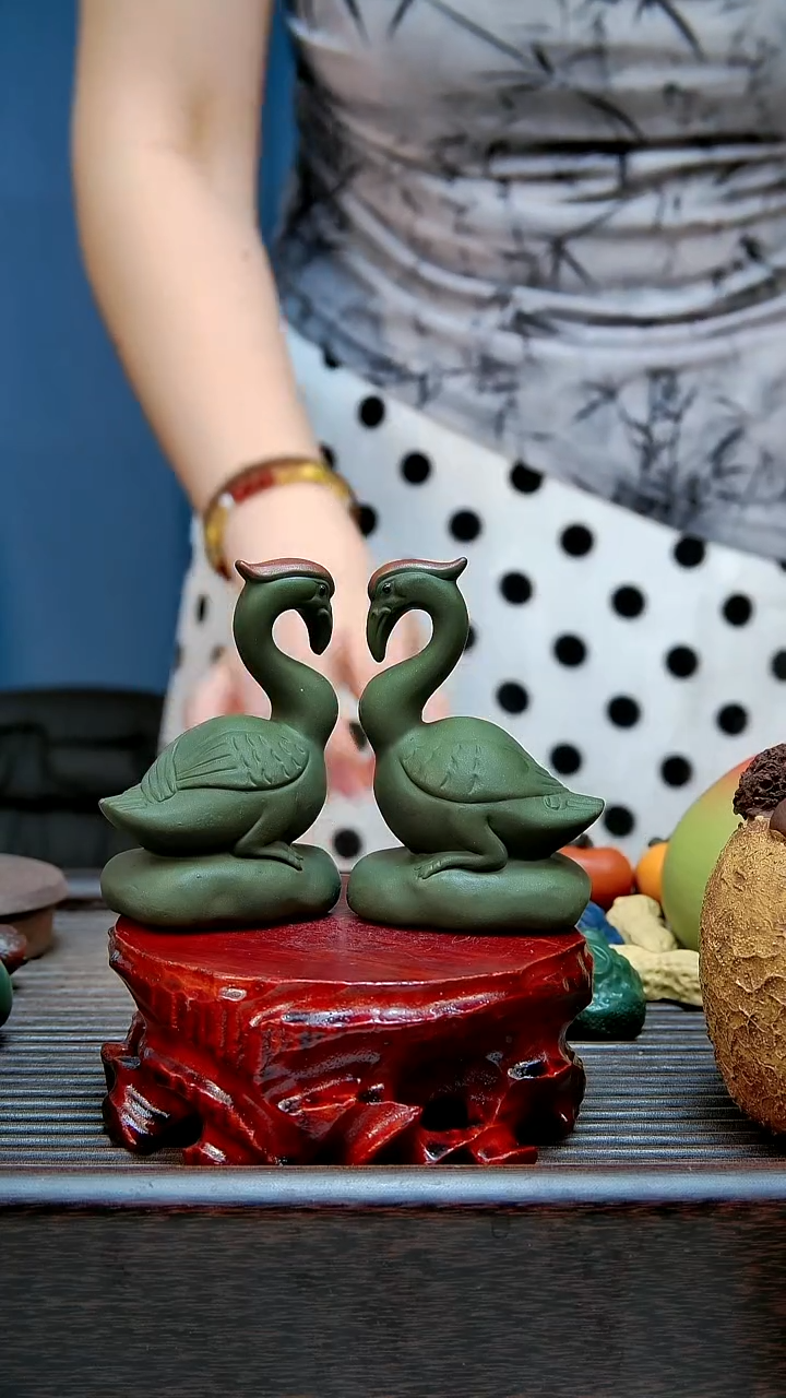 宜兴紫砂手工天鹅