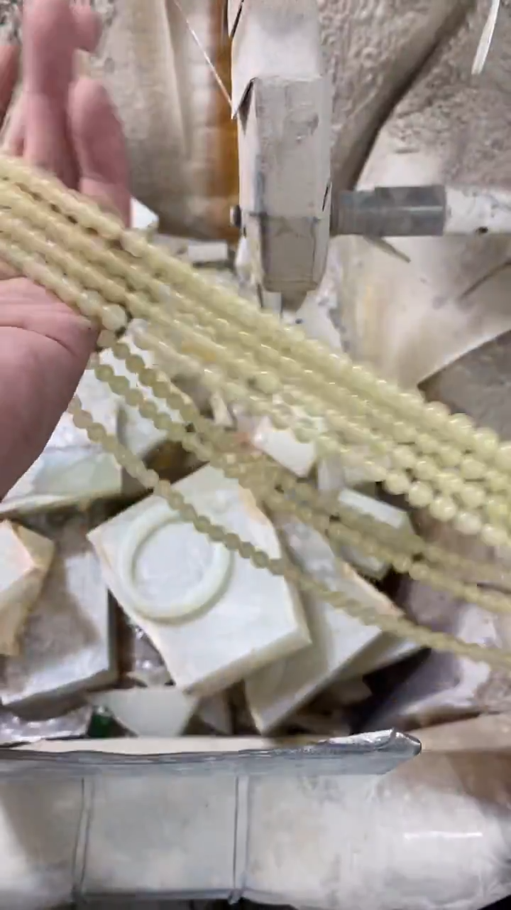 卡6MM多圈透黄串88颗左右  发一条