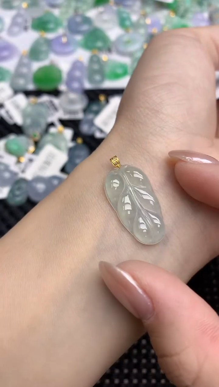 颈饰18K金镶嵌翡翠天然缅甸A货翡翠百元以上9米证书费自理