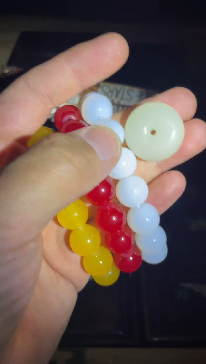 和田玉未镶嵌颈饰手串三件平安扣一起给