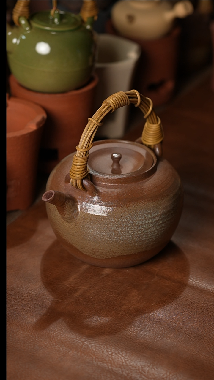 037藤把手提梁壶2.3L
