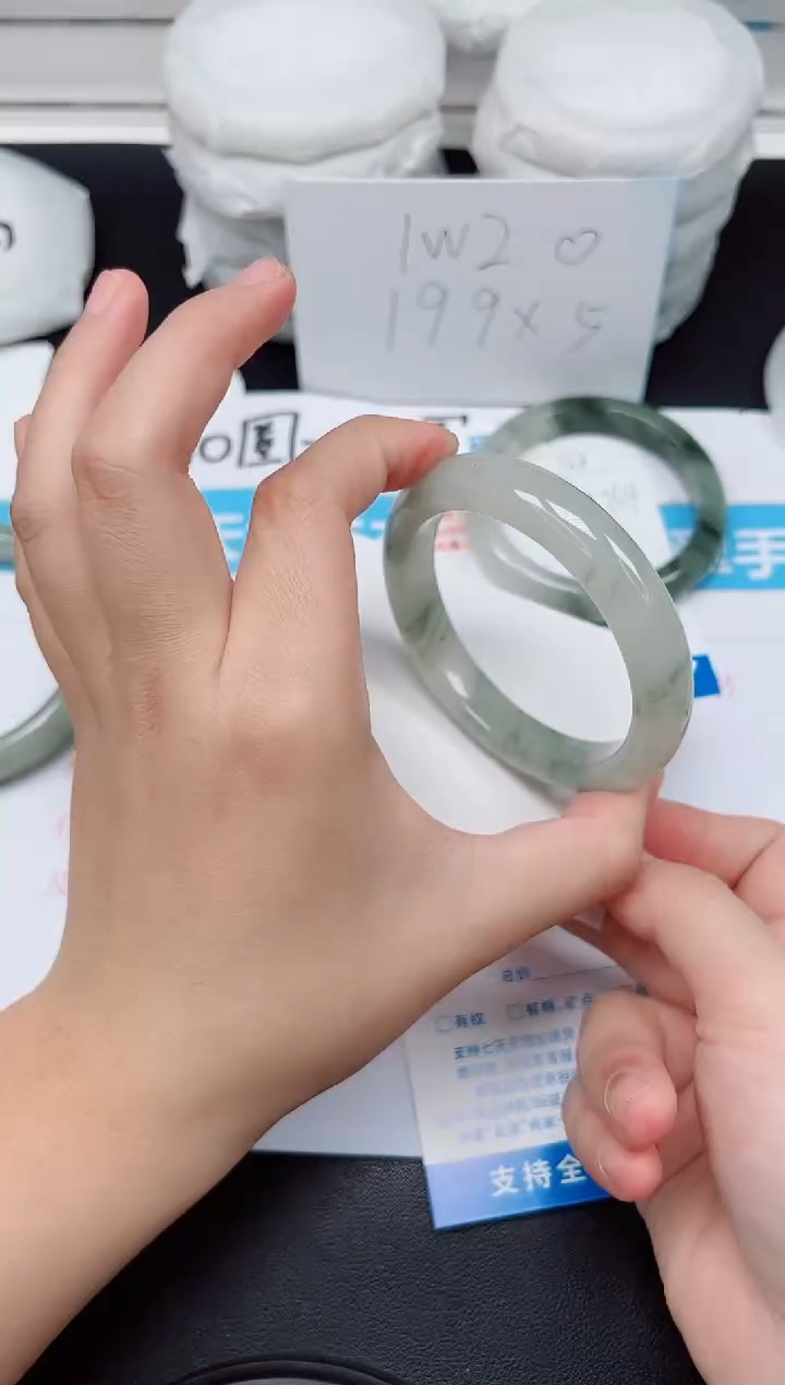 【闪购商品】石英质玉手镯未镶嵌G163-58