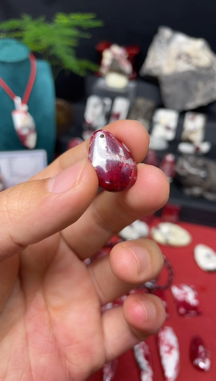 天然辰砂飞*水滴吊坠