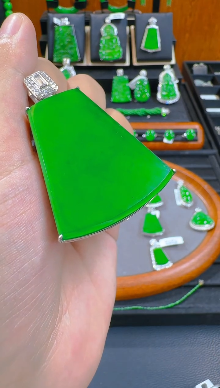 吊坠(赠链)银S925镶嵌翡翠墨****豆天然A货翡翠