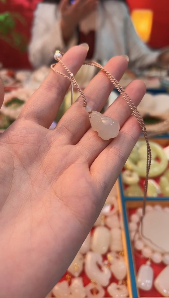 【闪购商品】和田玉吊坠未镶嵌藕粉胖墩貔貅