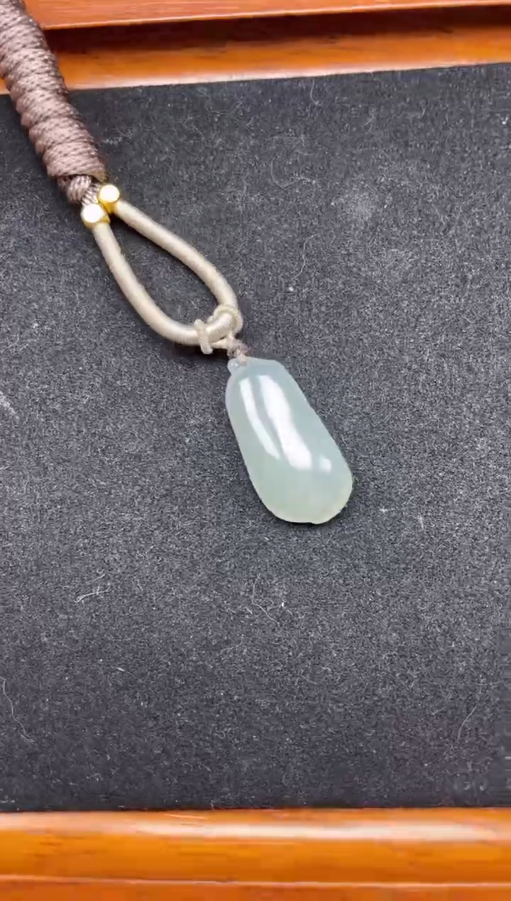 【闪购商品】翡翠颈饰未镶嵌瓜