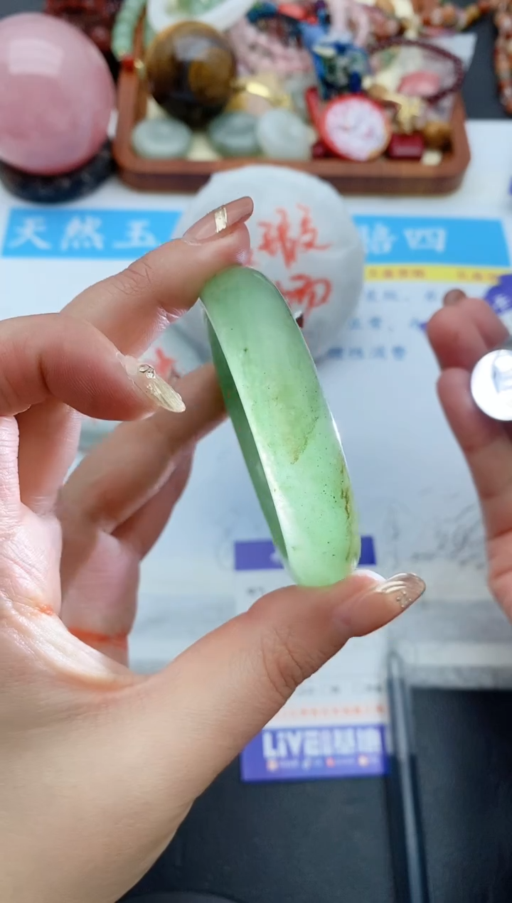 【闪购商品】石英质玉手镯未镶嵌138+52/53