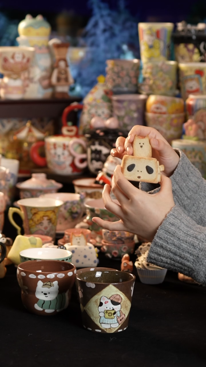 摆件陶景德镇釉下彩手绘设计师款陶瓷