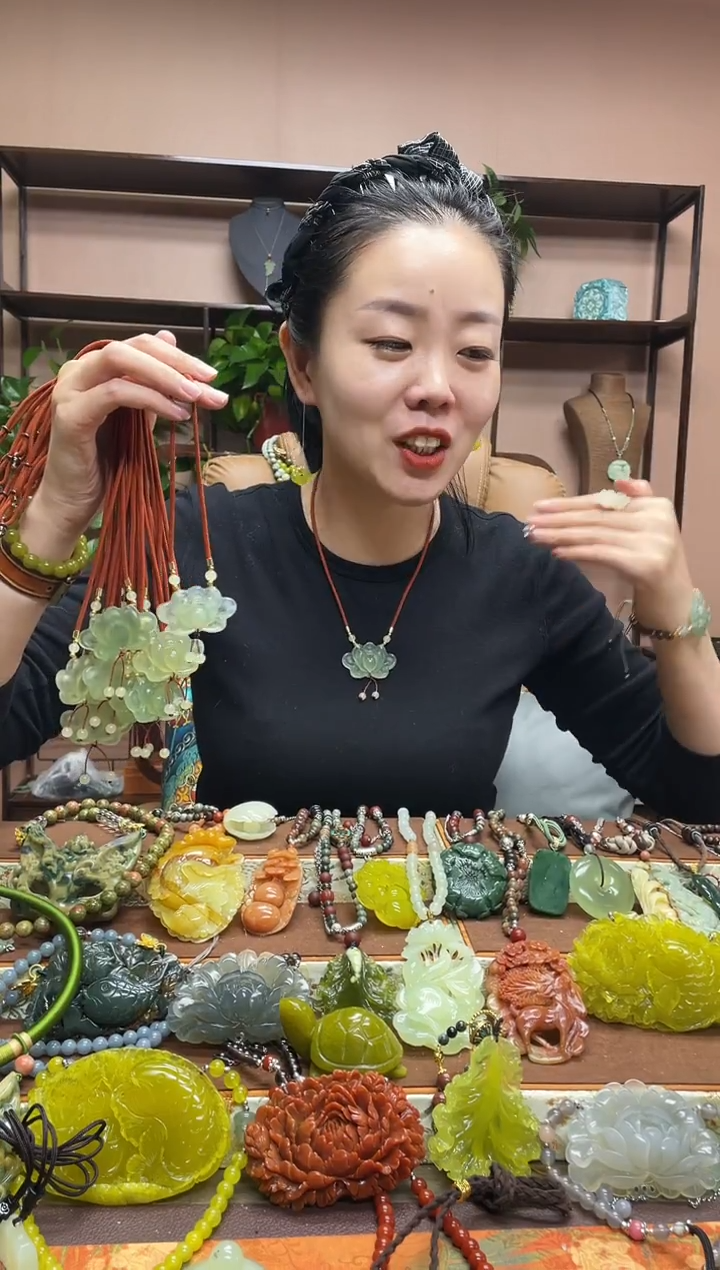 未镶嵌岫玉吊坠多样性发货发其中之一