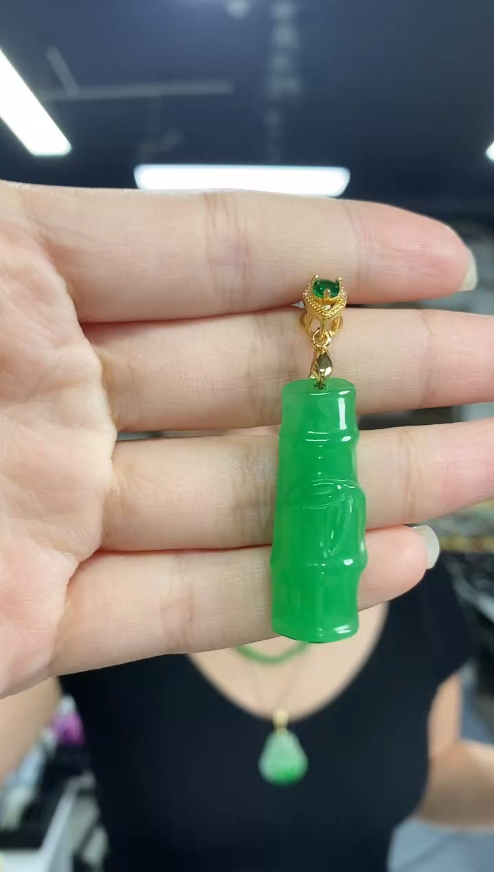 翡翠未镶嵌颈饰闪购链接    多样性发其一颜色微差