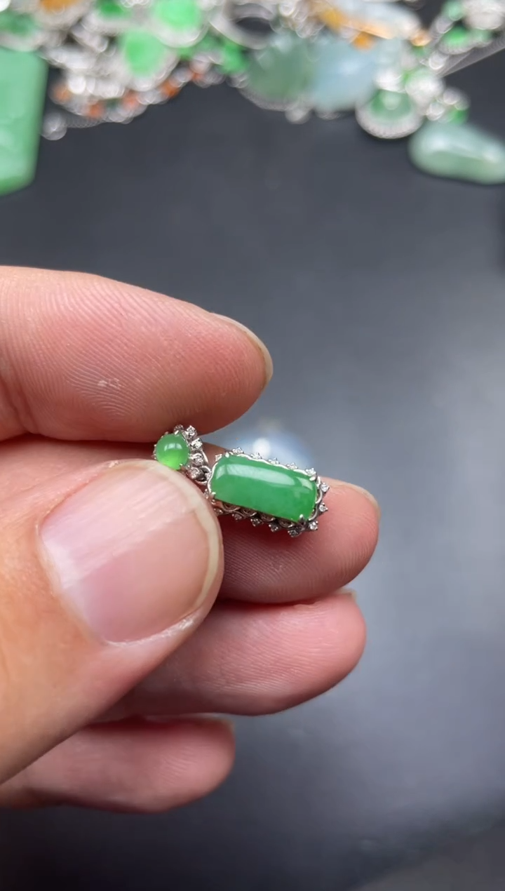 【闪购商品】翡翠耳饰18K金镶嵌FOCE寄售不退换