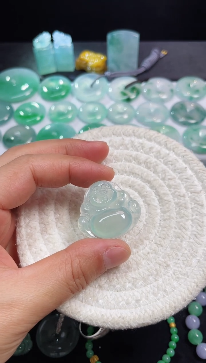 【闪购商品】翡翠颈饰未镶嵌佛