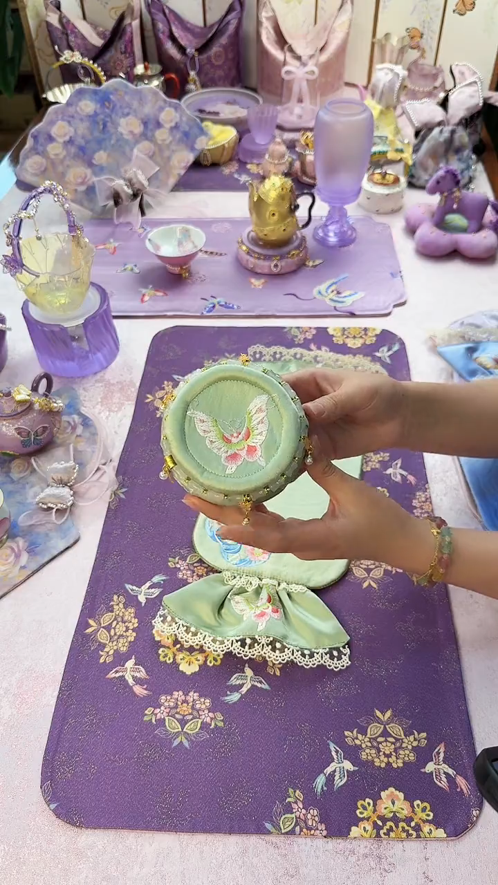 28绿色蝴蝶木托 带链条