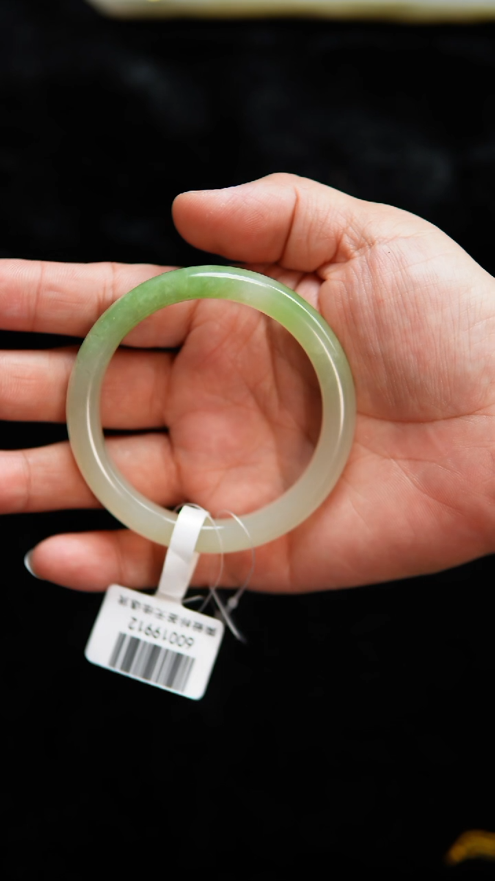 【闪购商品】和田玉手镯未镶嵌55圈口半山水翠青手镯
