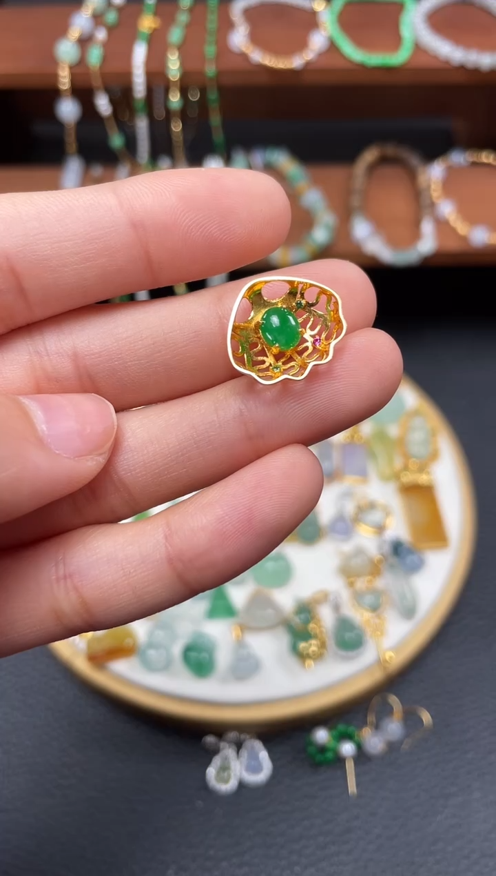 【闪购商品】翡翠吊坠(不含链)18K金镶嵌一个  301