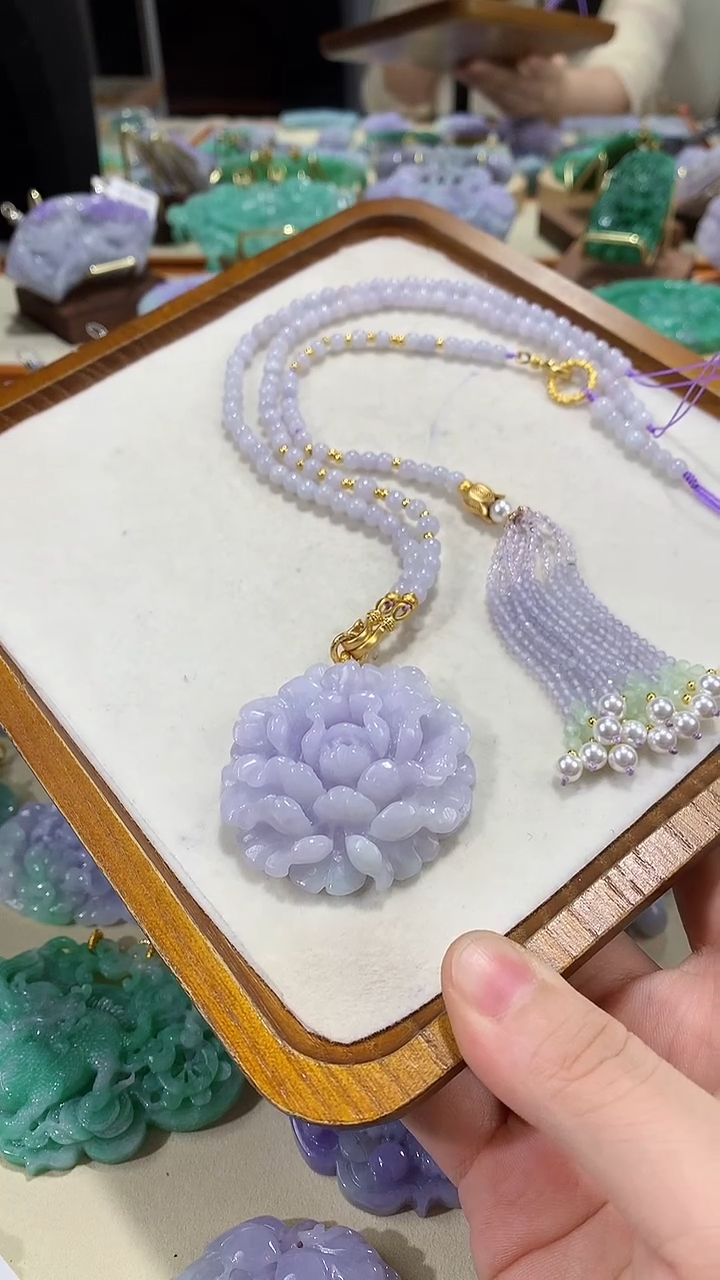 颈饰未镶嵌翡翠吊坠