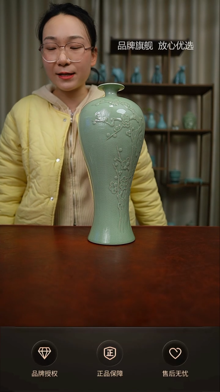 【闪购商品】一级豆绿雕花大梅瓶