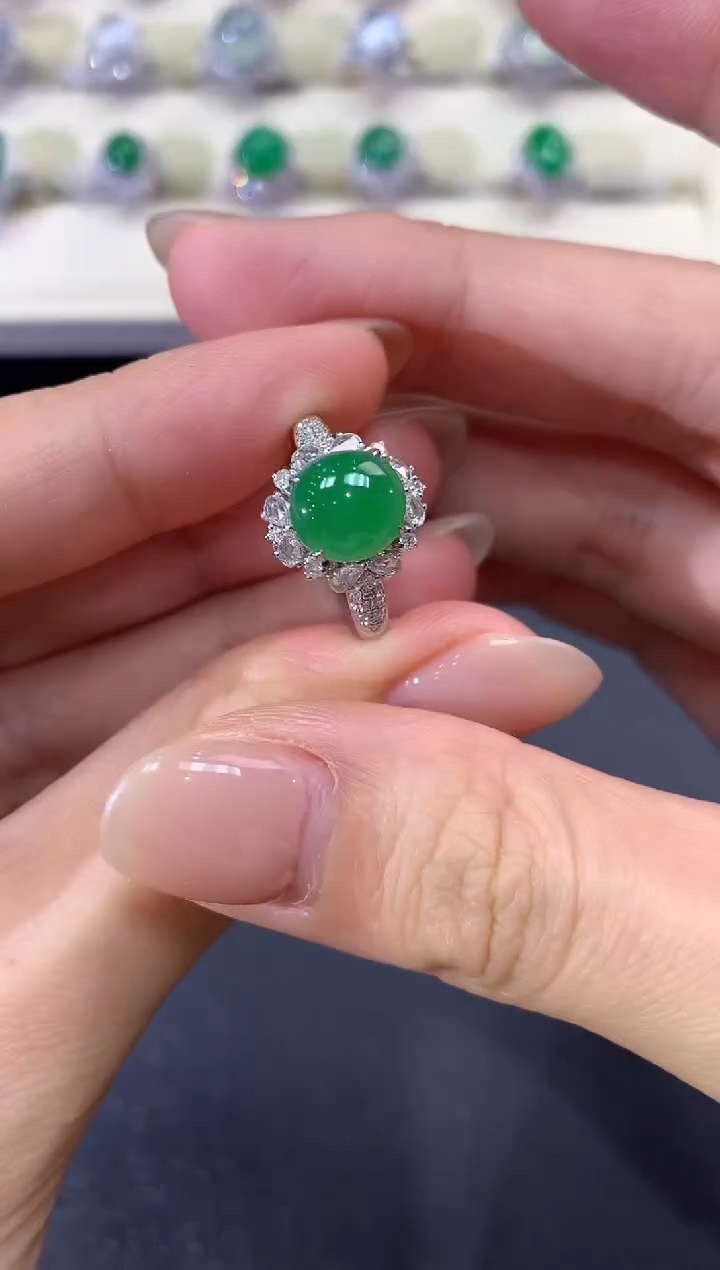 【闪购商品】翡翠戒指18K金镶嵌a130         