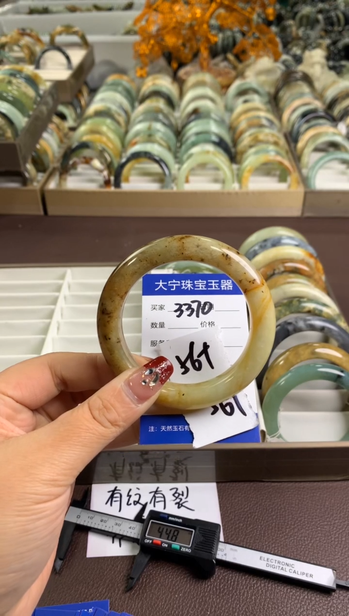 【闪购商品】蛇纹石玉手镯未镶嵌3370