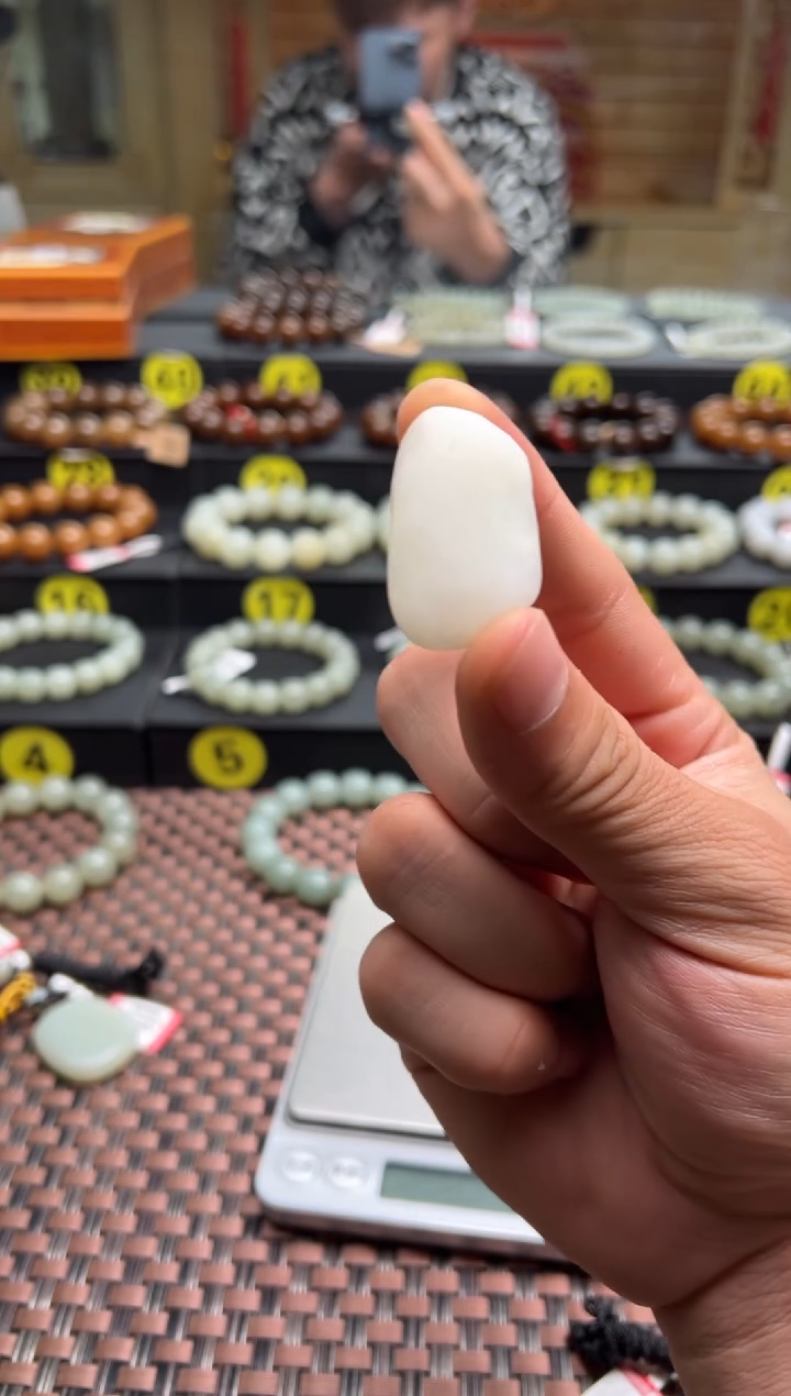 【闪购商品】和田玉吊坠(赠链)未镶嵌且末料山流水