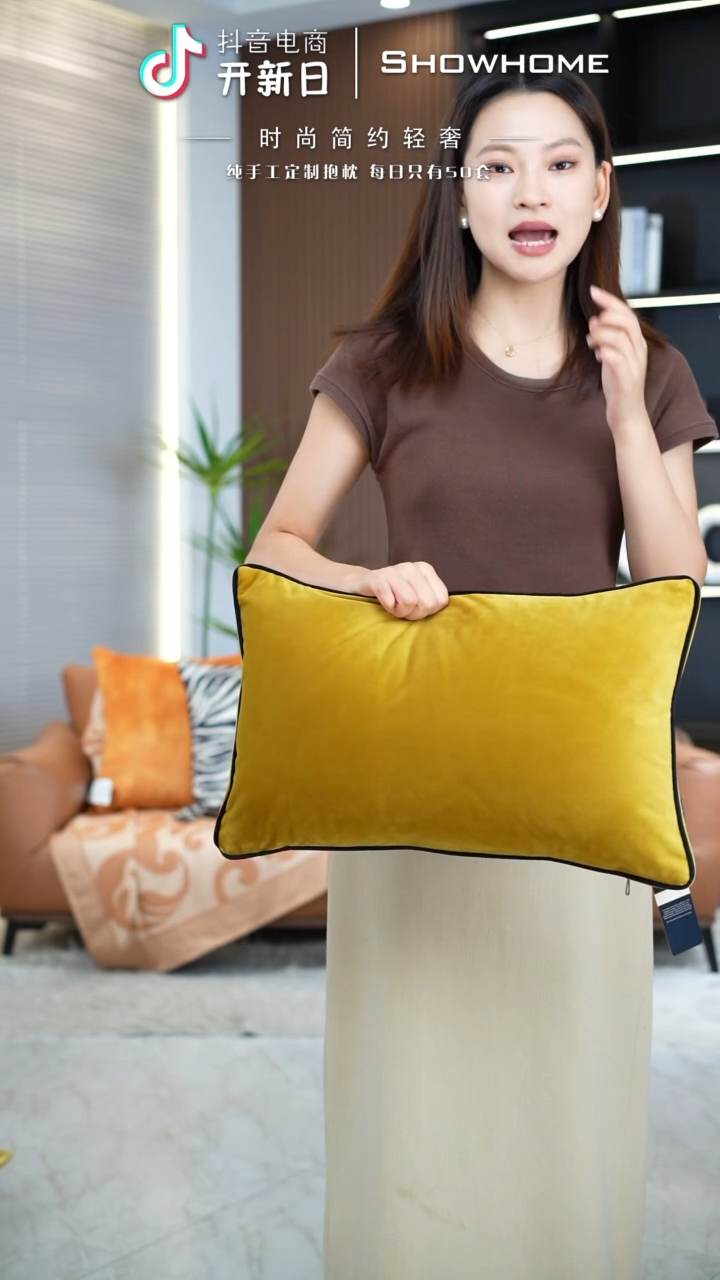 化纤金色拼黑色鸳鸯腰枕30X50