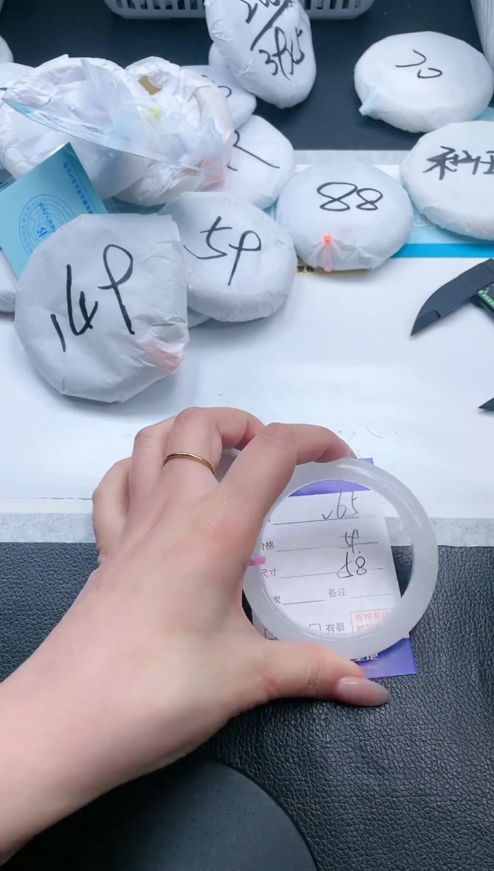 【闪购商品】石英质玉手镯未镶嵌24V65-59